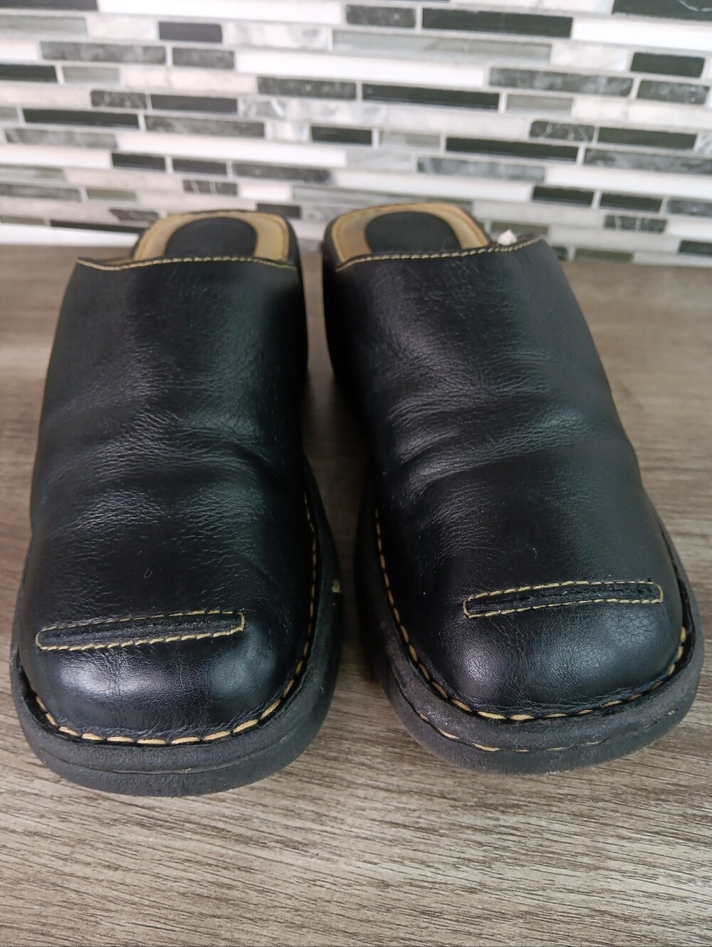 Predictions Womens 11M Black Leather Clogs Slip Ons